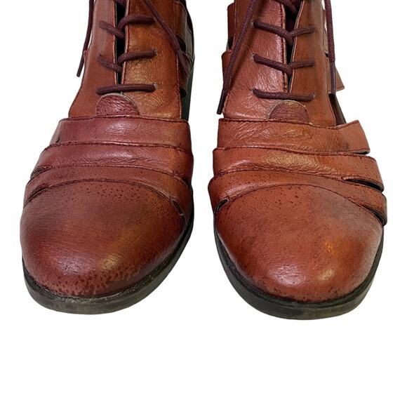 Steve Madden Red Strappy Buckle Leather Bootie Size 7.5 - Picture 2 of 11